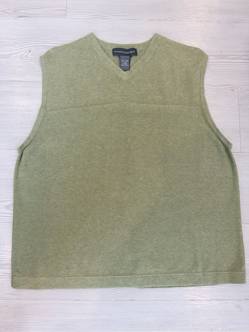 Banana Republic Men’s Sage Green V-Neck Sweater Vest (Large)